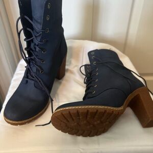Timberland Navy Lace-Up Boots with Brown Sole
